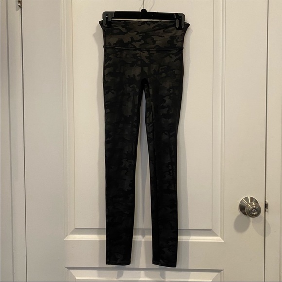 Spanx Faux Leather Camo Leggings - Picture 5 of 6